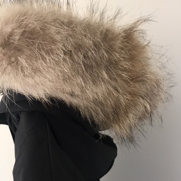 CANADA GOOSE 🇨🇦 LADIES ORIGINAL PARKA FROM YEARS AGO SIZE LARGE DOWN FILLED - Picture 4 of 15